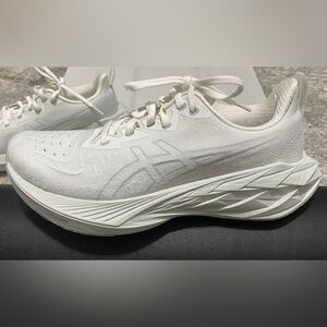 ASICS Novablast 4 Men’s running shoes Size 7.5
